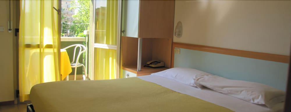 Hotel Etna - Nuova Gestione Romagnola All-Inclusive Spiaggia Parcheggio Riccione Exteriör bild