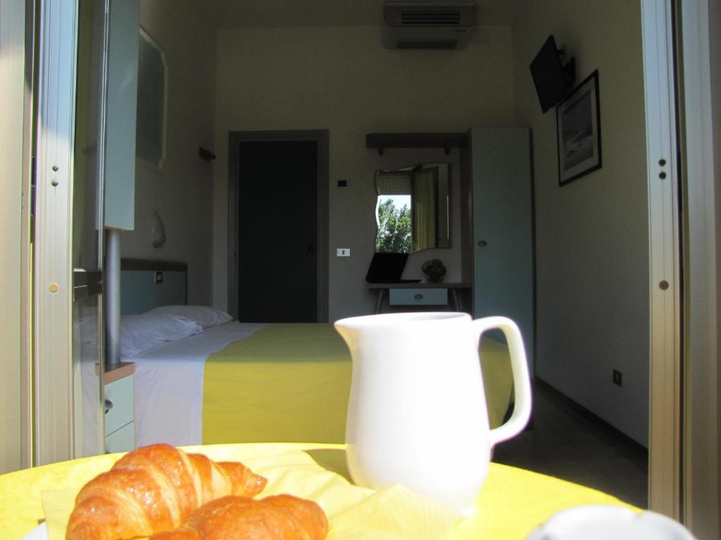 Hotel Etna - Nuova Gestione Romagnola All-Inclusive Spiaggia Parcheggio Riccione Rum bild