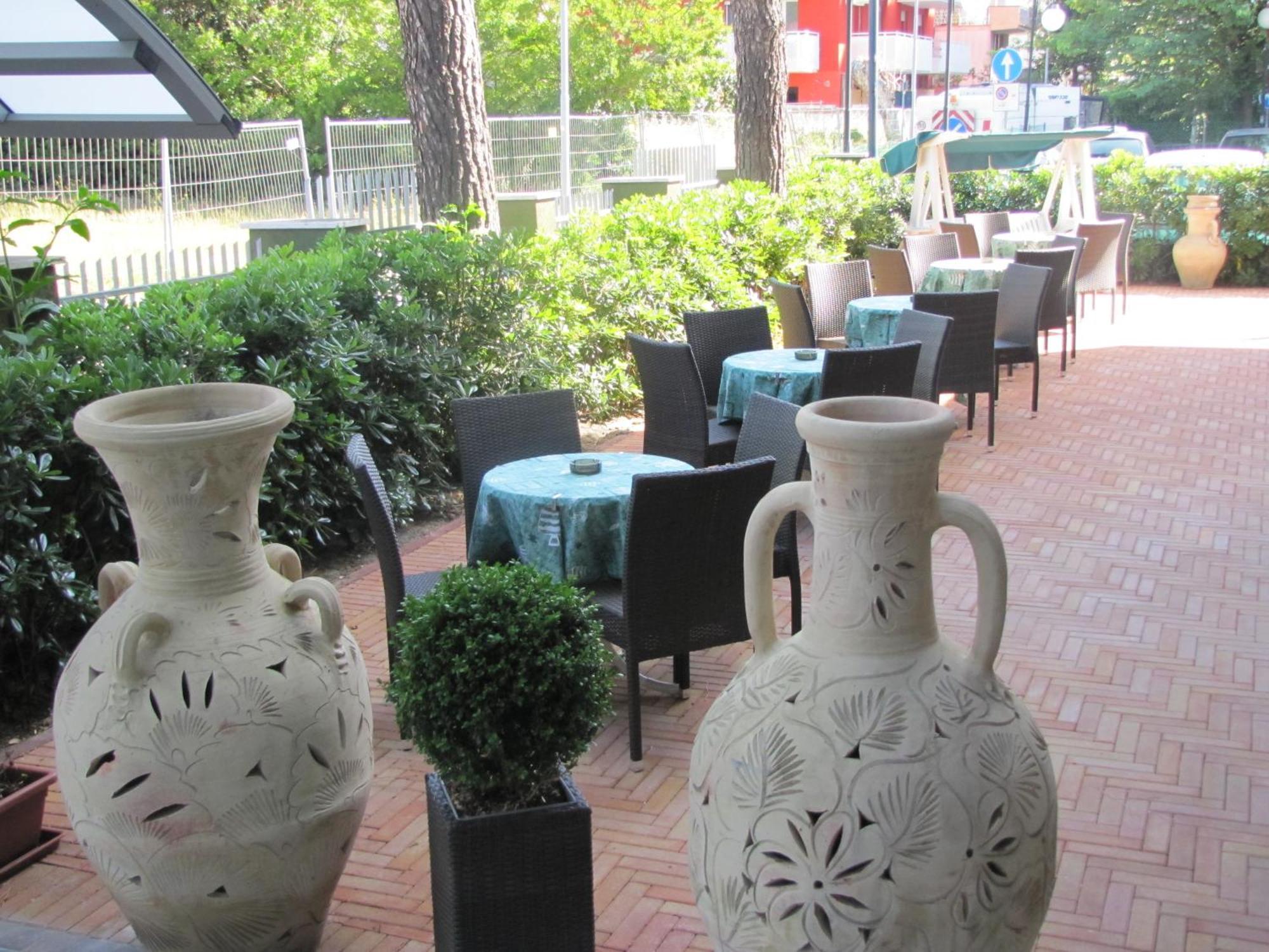 Hotel Etna - Nuova Gestione Romagnola All-Inclusive Spiaggia Parcheggio Riccione Exteriör bild