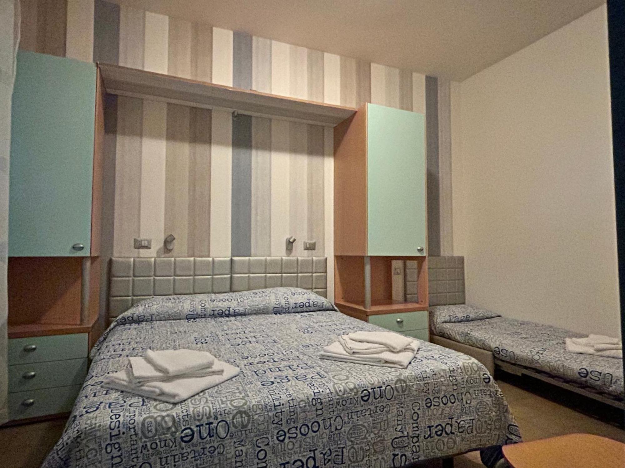 Hotel Etna - Nuova Gestione Romagnola All-Inclusive Spiaggia Parcheggio Riccione Rum bild