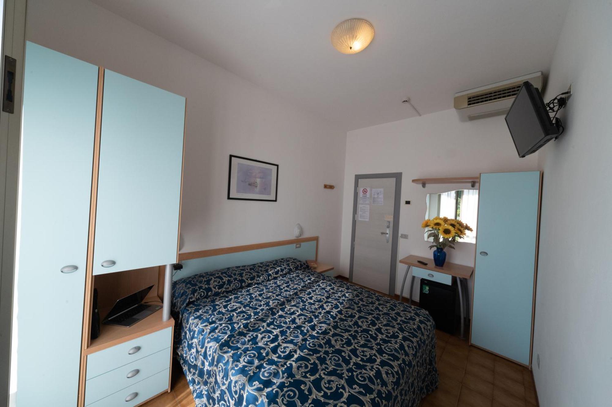 Hotel Etna - Nuova Gestione Romagnola All-Inclusive Spiaggia Parcheggio Riccione Exteriör bild