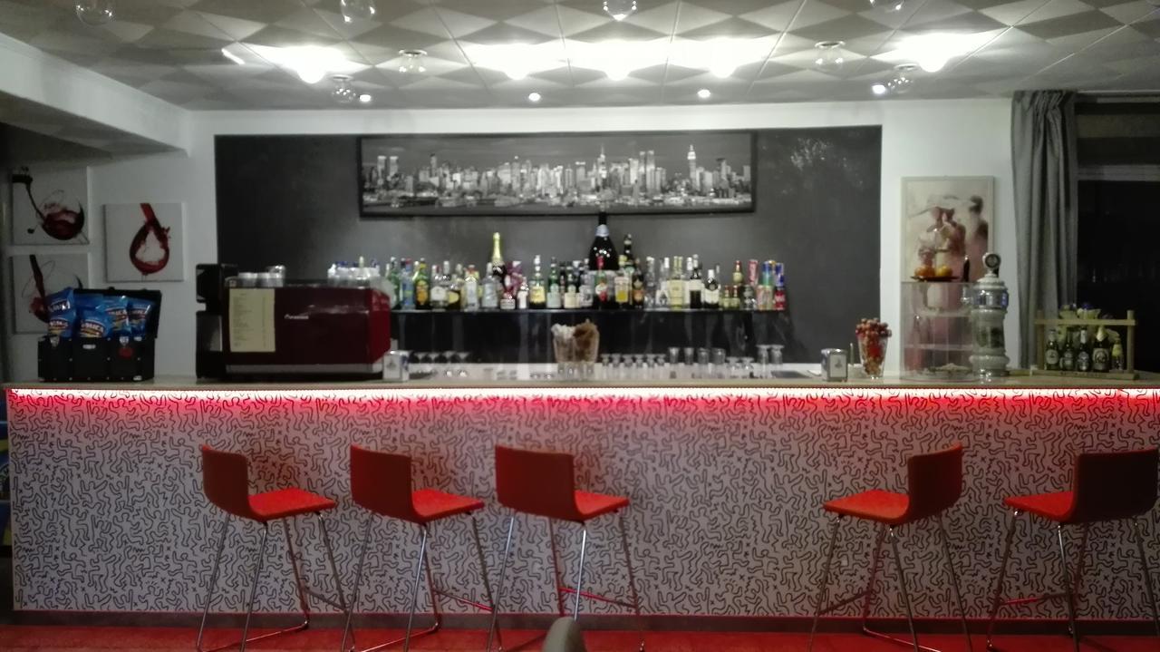 Hotel Etna - Nuova Gestione Romagnola All-Inclusive Spiaggia Parcheggio Riccione Exteriör bild