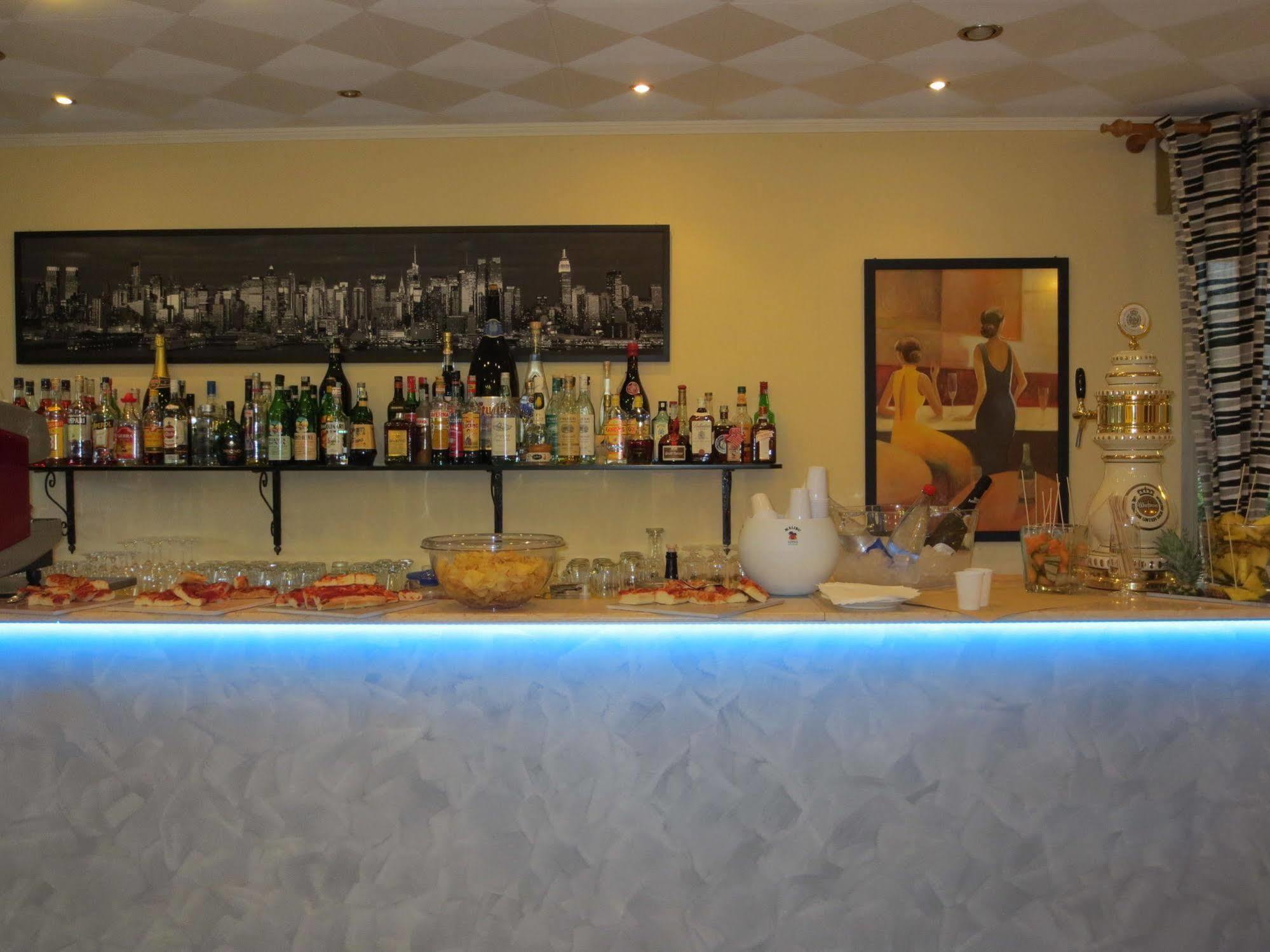 Hotel Etna - Nuova Gestione Romagnola All-Inclusive Spiaggia Parcheggio Riccione Exteriör bild