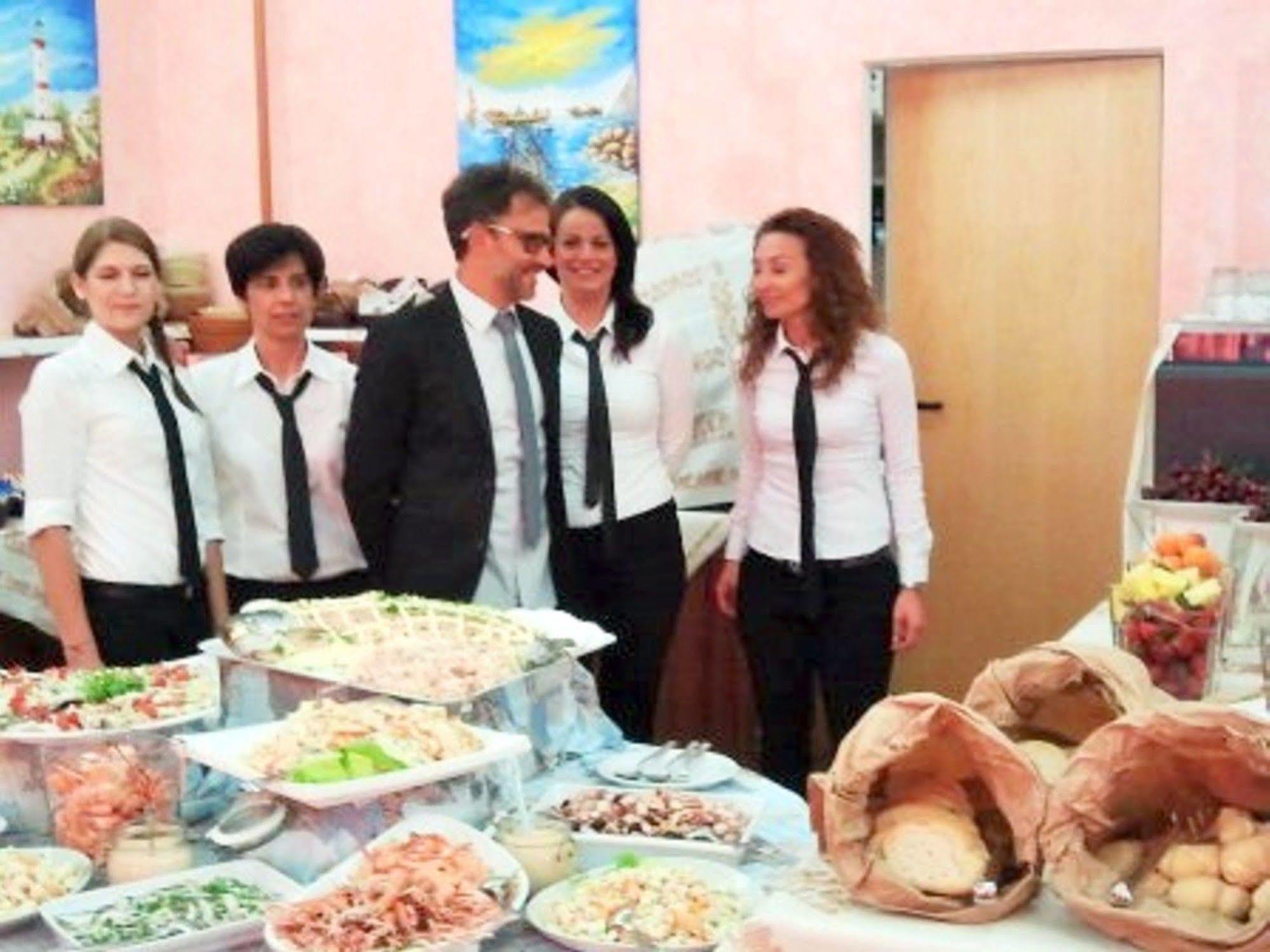 Hotel Etna - Nuova Gestione Romagnola All-Inclusive Spiaggia Parcheggio Riccione Exteriör bild