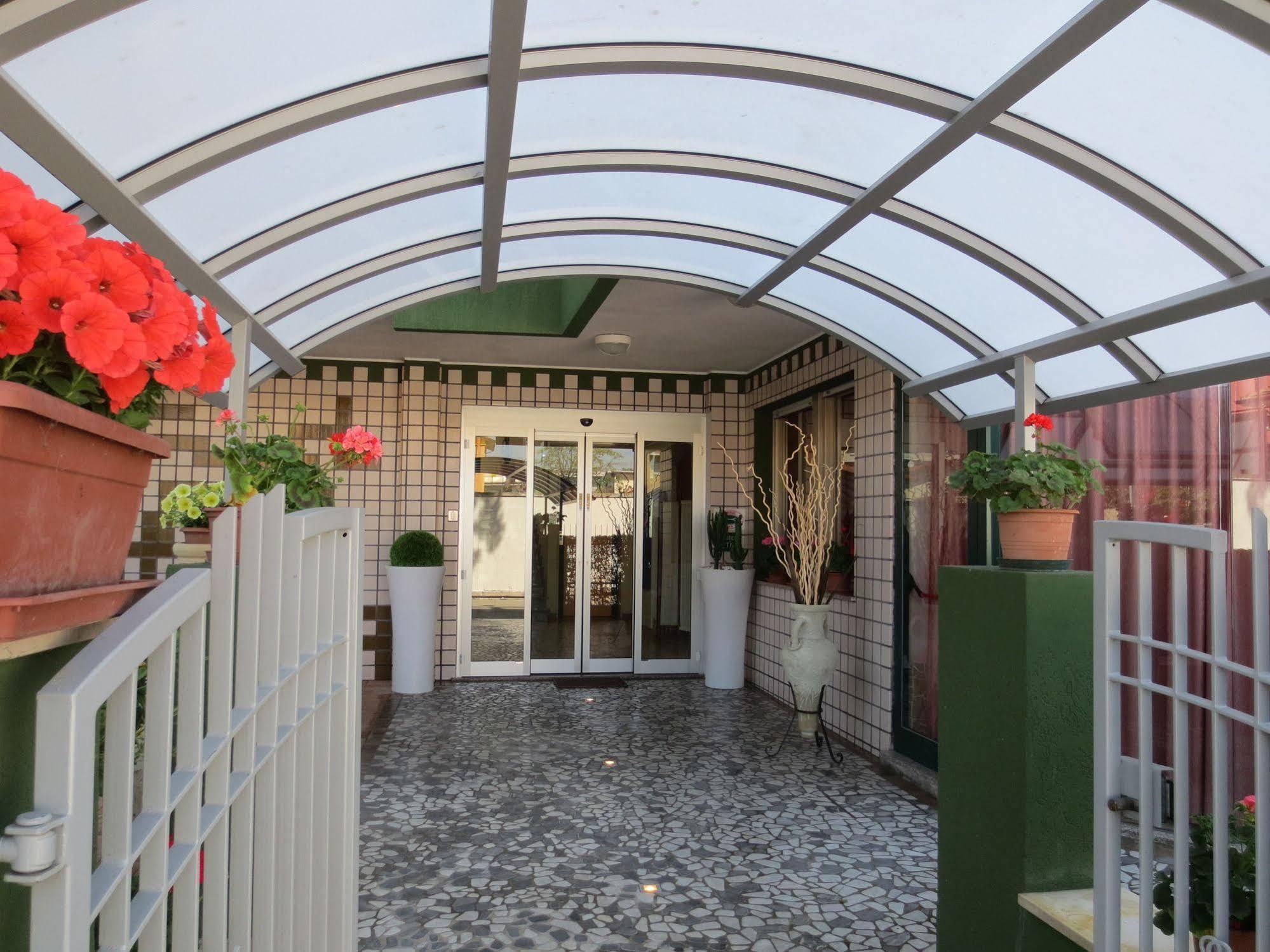 Hotel Etna - Nuova Gestione Romagnola All-Inclusive Spiaggia Parcheggio Riccione Exteriör bild
