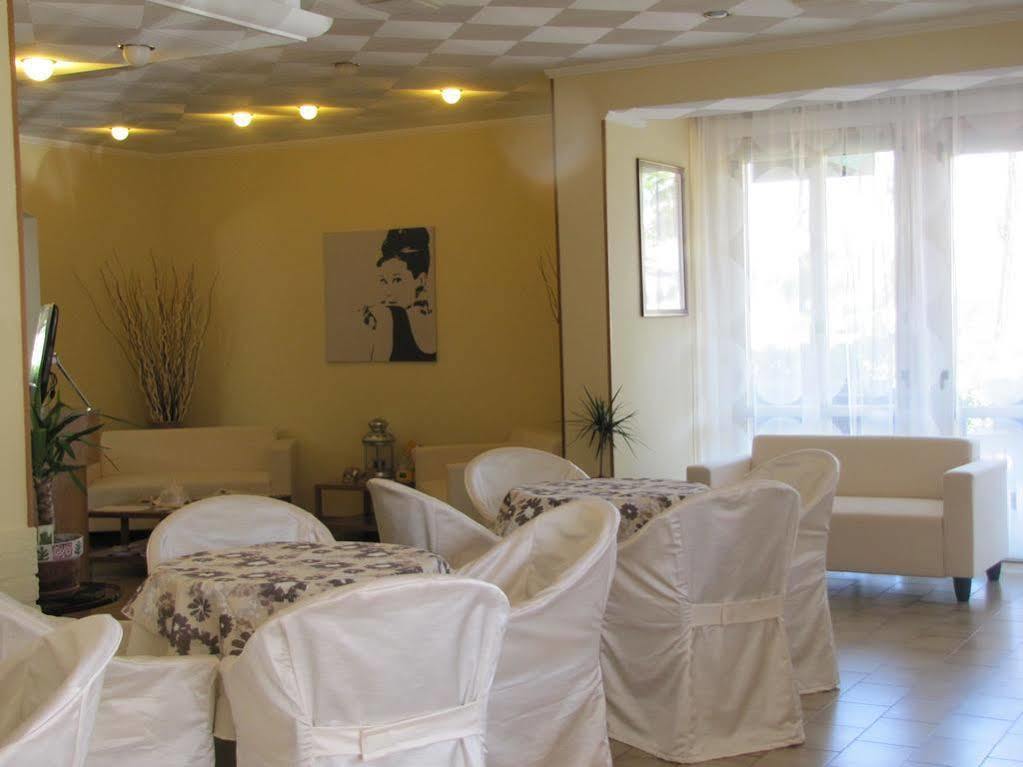 Hotel Etna - Nuova Gestione Romagnola All-Inclusive Spiaggia Parcheggio Riccione Exteriör bild